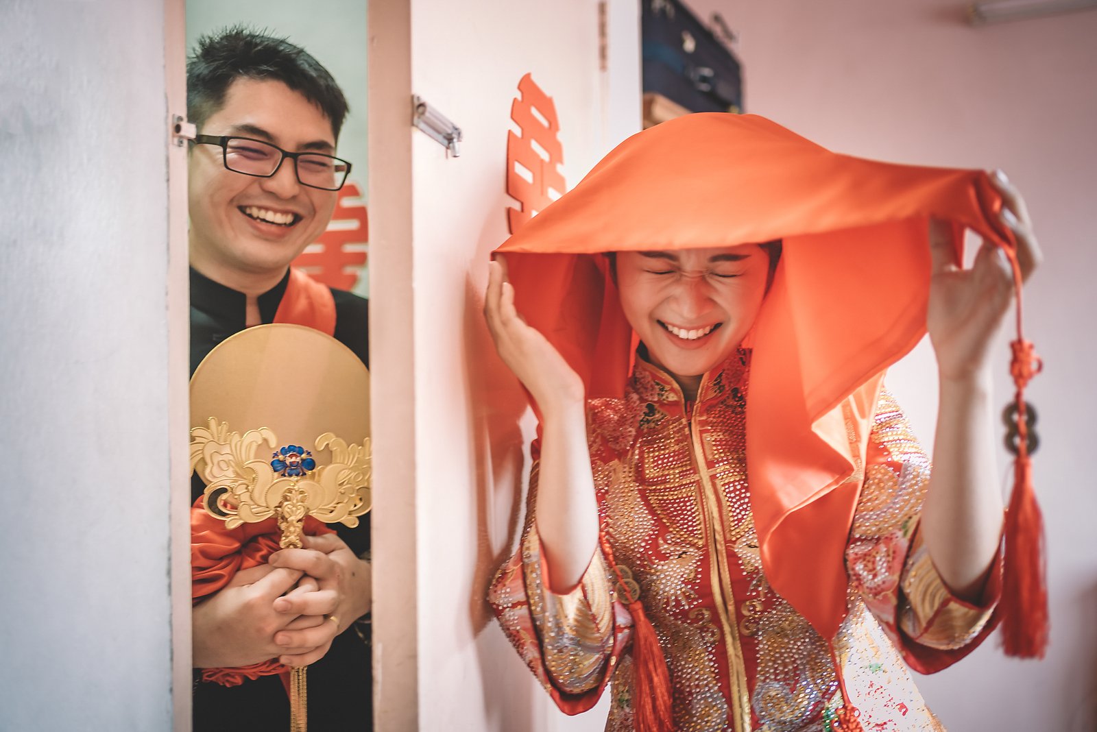 asian-bride-hiding-behind-door-from-laughing-groom-edwin-tan-photography-malaysia